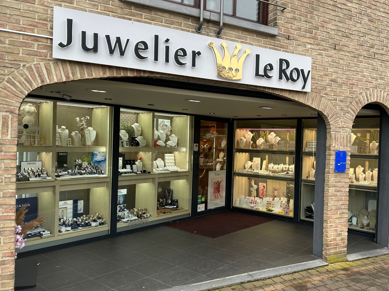 jewelry-designer-23